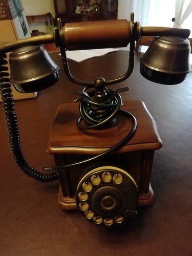 Vecchio telefono legno con - telefono, in