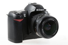 Nikon D70 con AF 28-70mm f/3,5-4,5 - Numero SN: 4231995