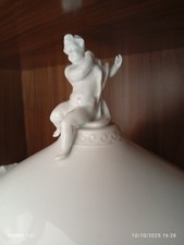 Zuppiera Richard Ginori con decorazione putto e 2 Vassoi da portata. Stupenda!