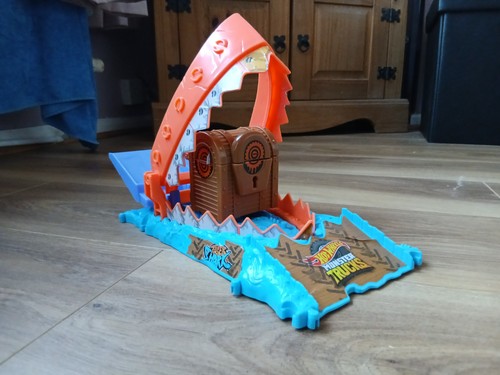 Hot wheels monster trucks - hot,
