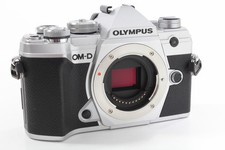Olympus OM-D E-M5 Mark III Body Silver, ottime condizioni, 2200 scatti