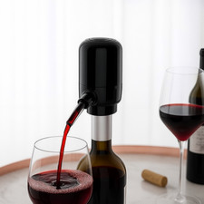 Dispenser aeratore per vino