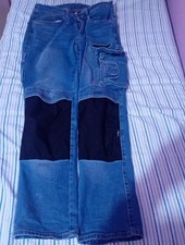 Pantaloni da lavoro uomo multitasche.