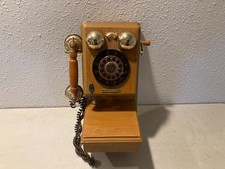 Telefono antico da parete in