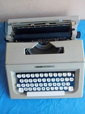 Macchina da scrivere olivetti