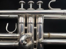 Tromba In Sib Yamaha  ytr3335 silver con custodia. Usata poco e ben tenuta.