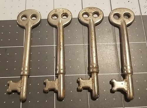 Set quattro chiavi - di,