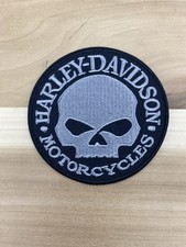 Toppa in ferro con teschio