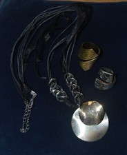 Set collana, due anelli e