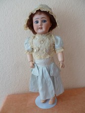 antica bambola di porcellana