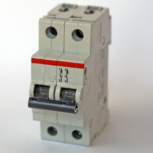 Interruttore automatico - interruttore,