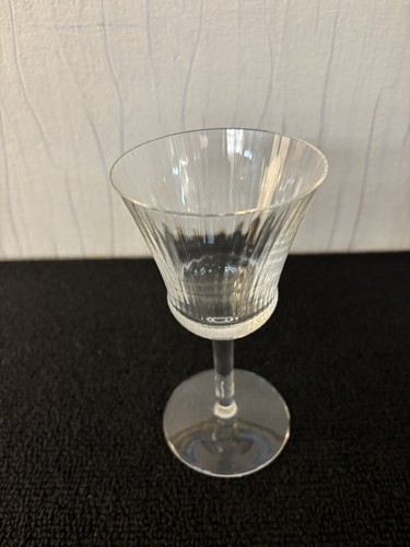 Verre vin modèle - à,