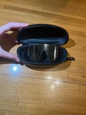 oakley sutro it occhiali perfetti per viaggiare e fare sport.