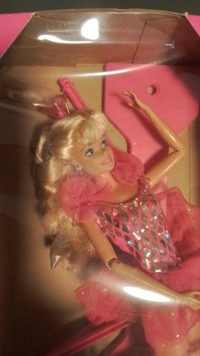 Twirling ballerina barbie - twirling,