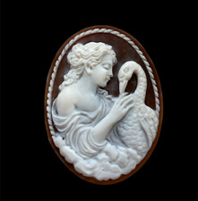 STUPENDO CAMMEO A CONCHIGLIA FATTO A MANO LA LEDA E IL CIGNO