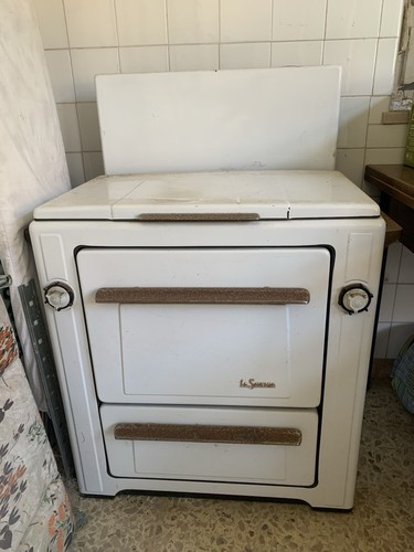 Vecchia stufa legna da - legna,