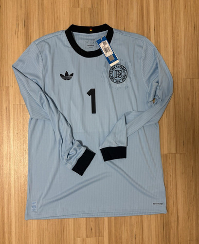 Maglia nuova con etichetta