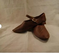 Coppia di scarpe antiche