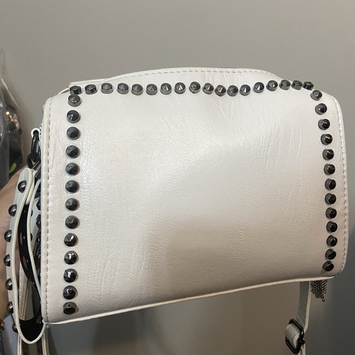 Borsa bianca con borchie