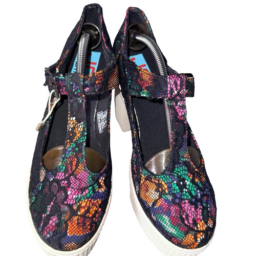 Play jeffrey campbell - jc,