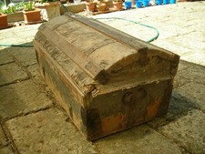 ANTICO BAULE IN LEGNO