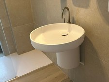 Rexa: lavabo sospeso O_O