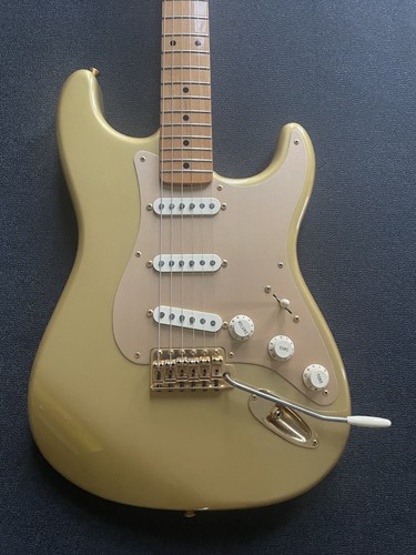 Fender stratocaster - fender,