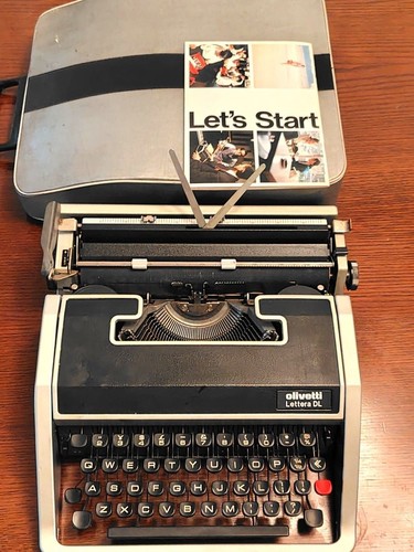 Olivetti lettera typewriter - dl,