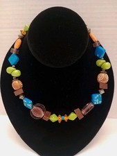 Collana di perline in filo multicolore bellissima 
