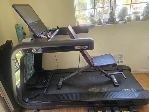 Technogym artist run treadmill - run,