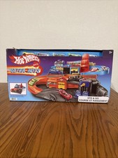 Hot Wheels Ultra Hots Sto & Go