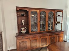 Elegante credenza con vetrina