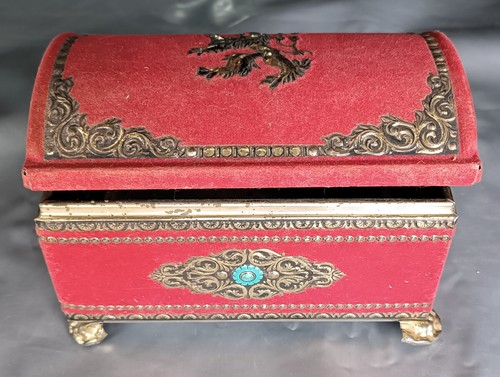 Scatola vintage rossa ferro - in,