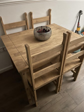 Tavolo da pranzo e sedie