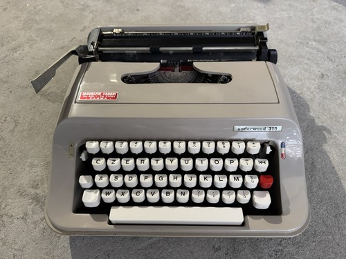 Macchina per scrivere olivetti - per,