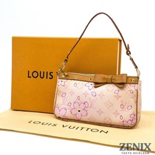 LOUIS VUITTON Pochette
