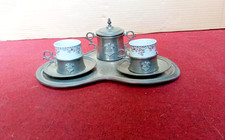 Servizio da caffè in peltro e ceramica decorata