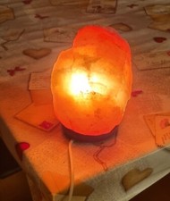 LAMPADA DI SALE HIMALAYANO 2-3 KG CON BASE IN CEDRO + FILO E Lampadina. 