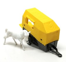 Rimorchio contenitore cavalli