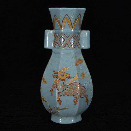 Antico vaso piercing orecchio