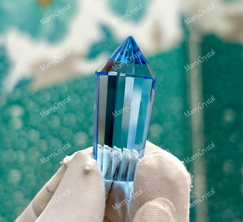 Colore topazio azzurro chiaro