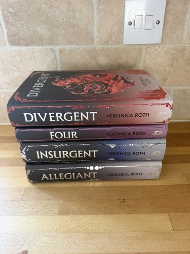 Fairyloot divergent set - divergent, by