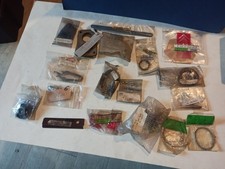 1 Lot de divers pièces neuves
