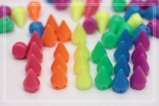 50pz Borchie sfuse a cono da cucire MULTI COLORI*50pcs CONE STUDS multi colors