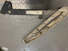 RICAMBI USATI STAFFA SOTTO PORTELLONE MITSUBISHI Pajero 4° Serie  2000 