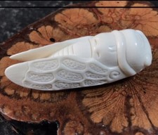 Ciondolo statua cicada