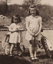 Fotografia 3T Ritratto Ragazze Bici Bicicletta Triciclo Sorelle Amiche anni 30-40