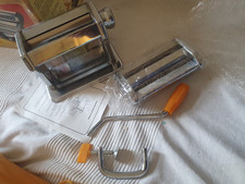 Macchina per pasta in scatola con istruzioni