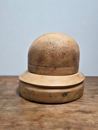 Ancien moule forme chapeau