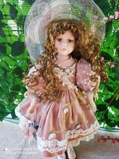 Bambola in porcellana con